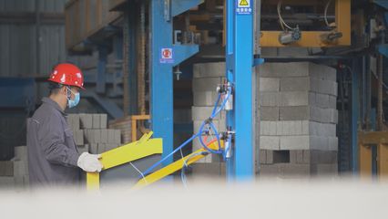 實干興普 奮勇爭先——建筑垃圾“點石成金”，首個固廢綜合利用項目落地思茅水泥磚設備